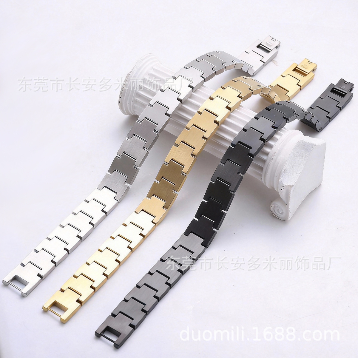 Non-fading stainless steel men's jewelry gift, waterproof crocodile logo link bracelet for daily wear, adjustable masculine wristband.jpg